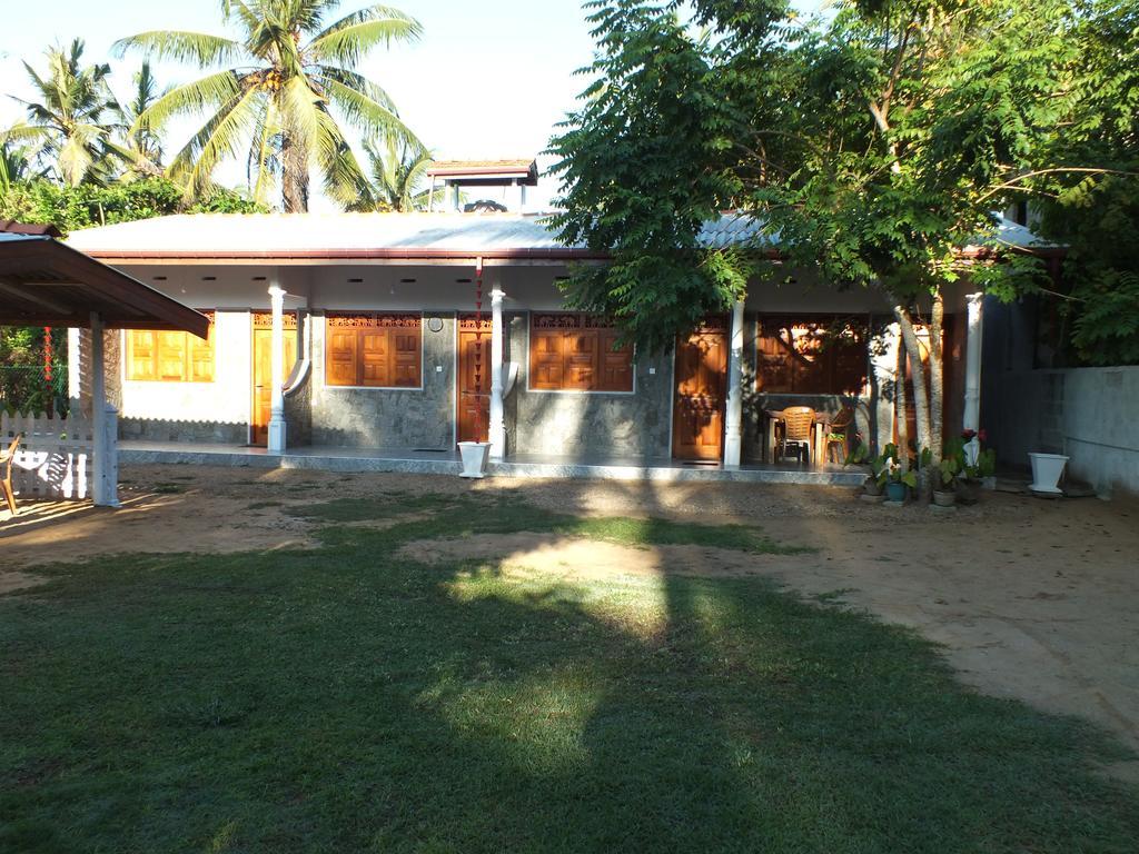 Beach Corner Hotel Weligama Bagian luar foto