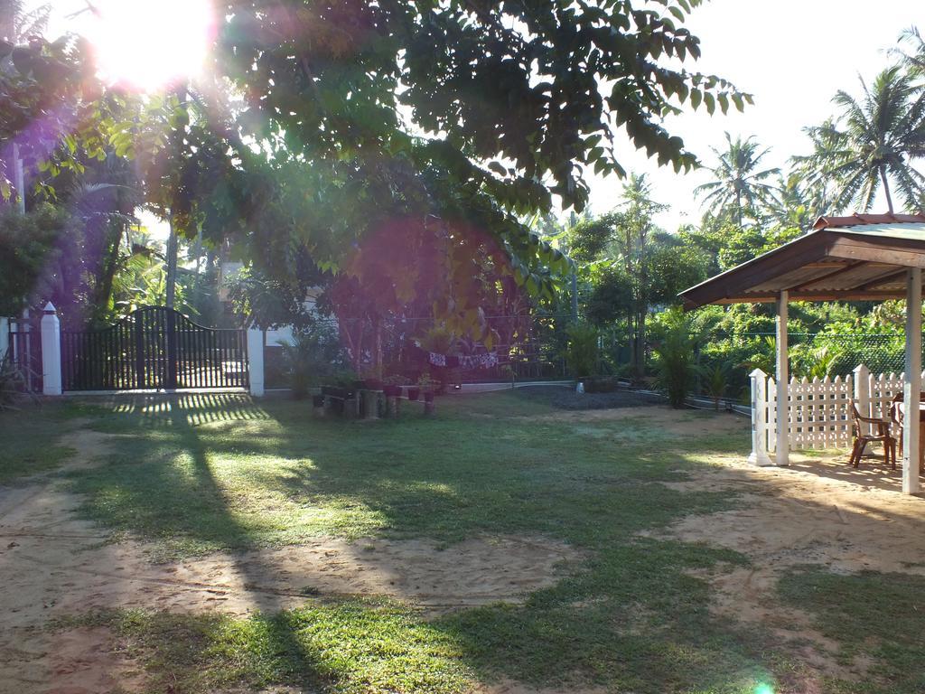 Beach Corner Hotel Weligama Bagian luar foto