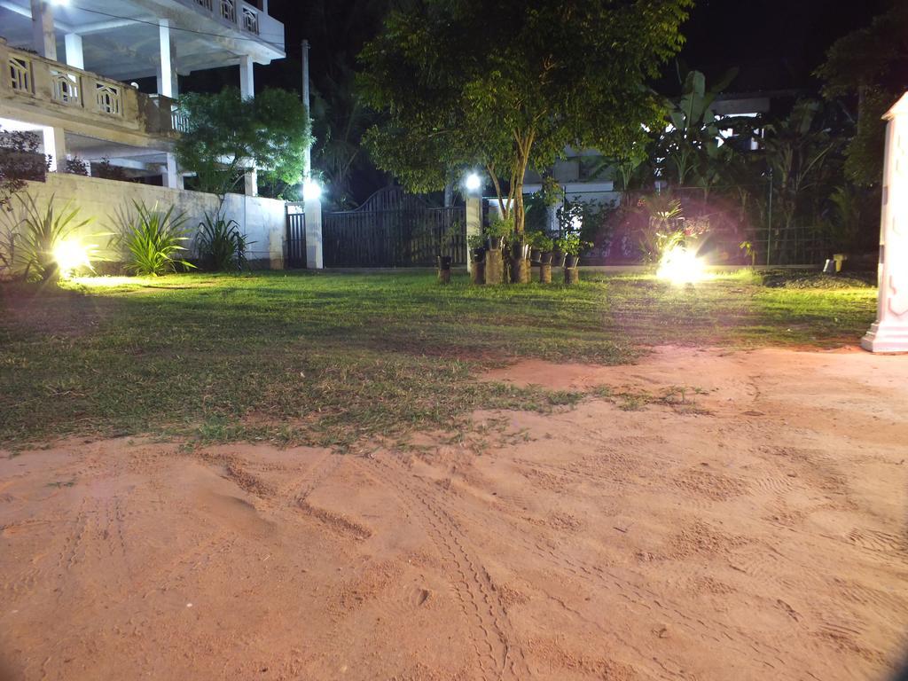 Beach Corner Hotel Weligama Bagian luar foto