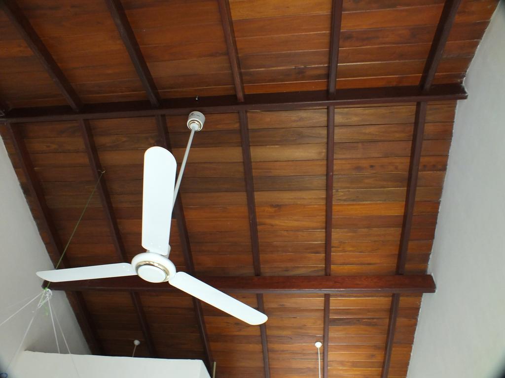 Beach Corner Hotel Weligama Bagian luar foto