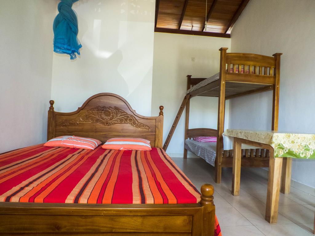 Beach Corner Hotel Weligama Bagian luar foto