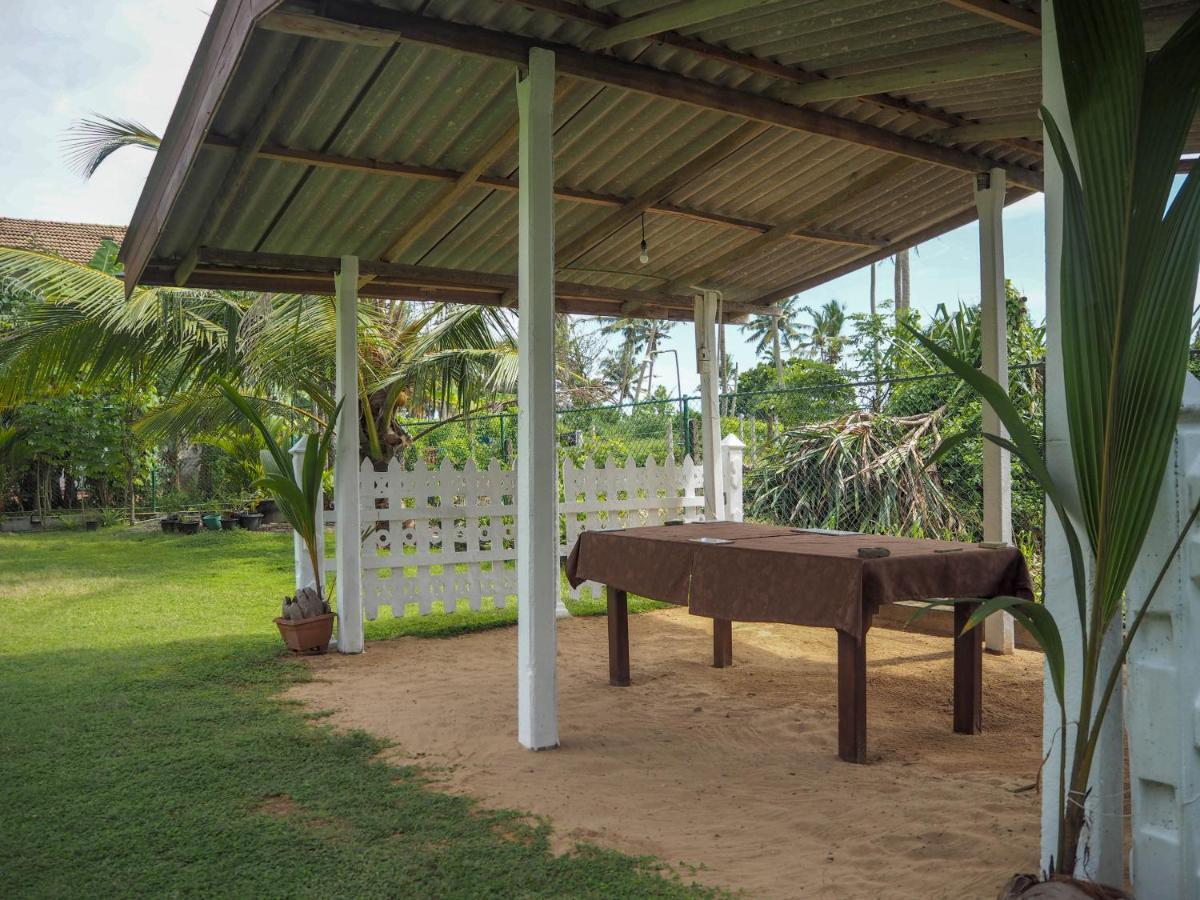 Beach Corner Hotel Weligama Bagian luar foto