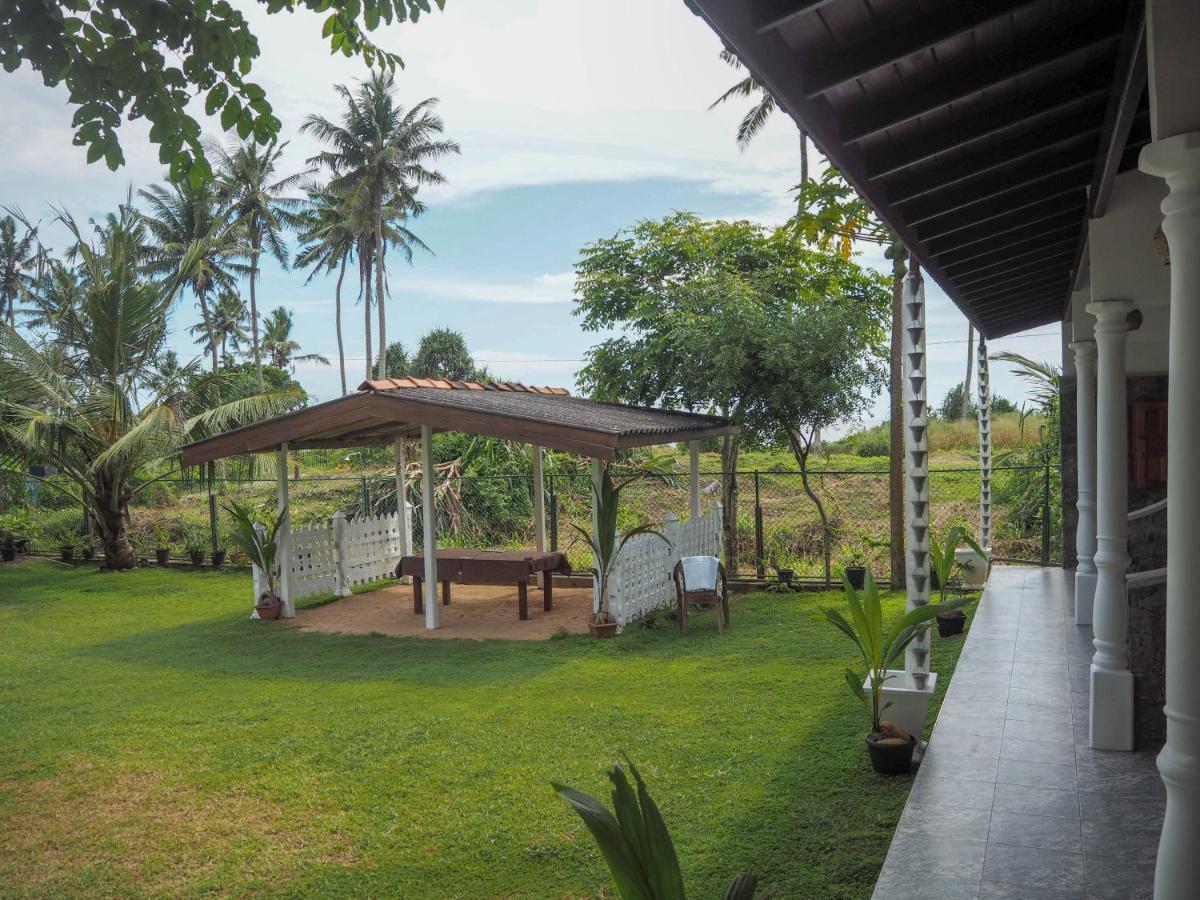 Beach Corner Hotel Weligama Bagian luar foto