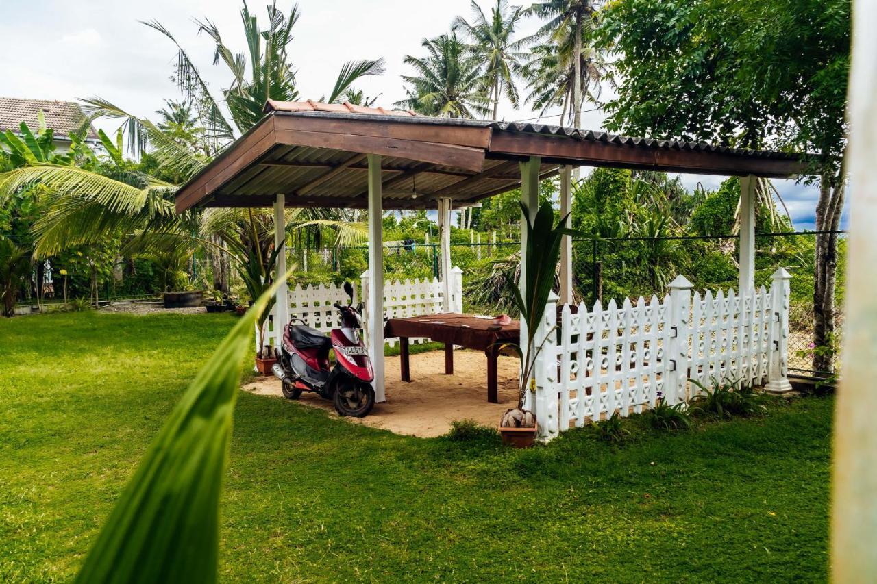 Beach Corner Hotel Weligama Bagian luar foto