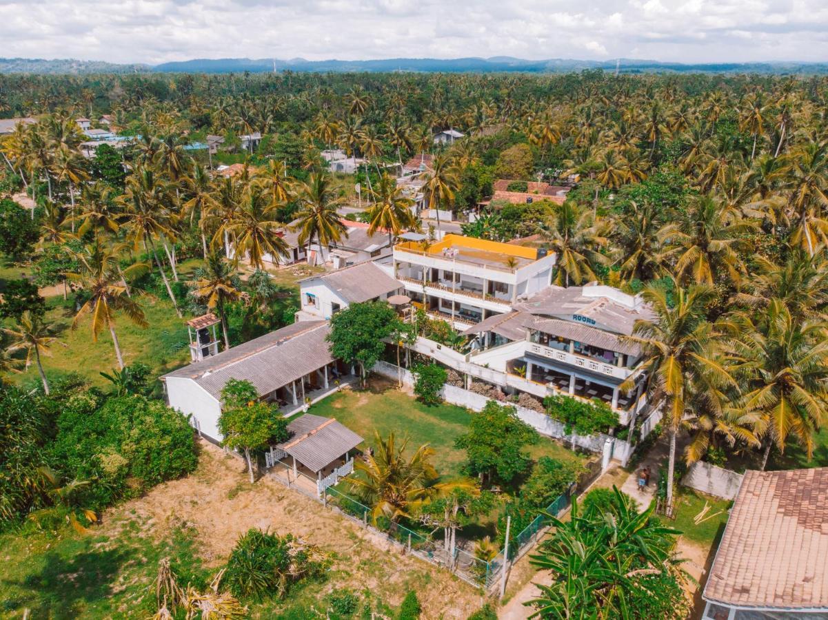 Beach Corner Hotel Weligama Bagian luar foto